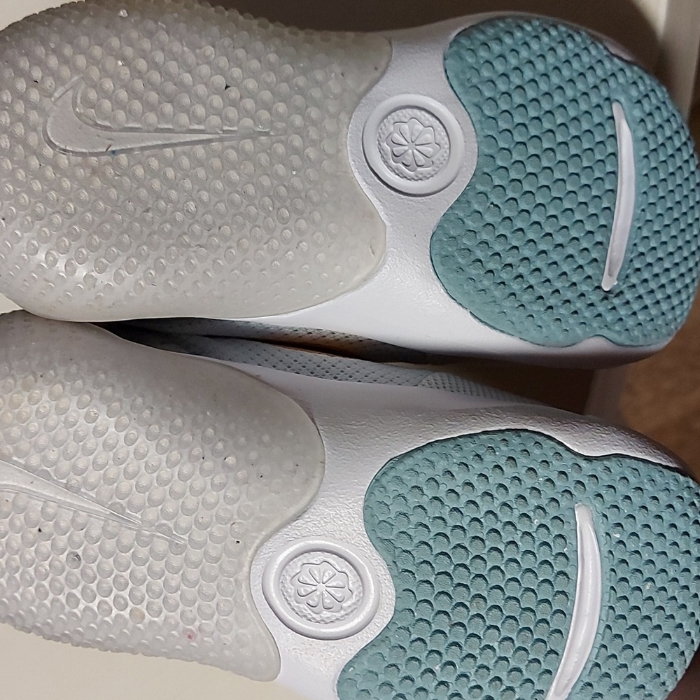 Nike shoes - Picture 6 of 6
